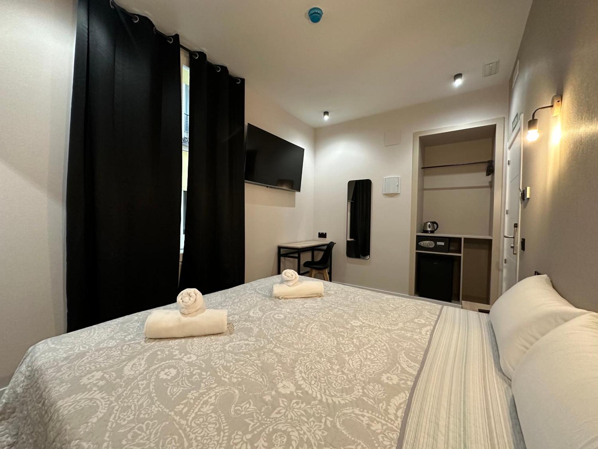 Cc Opera Suites Madrid Eksteriør billede