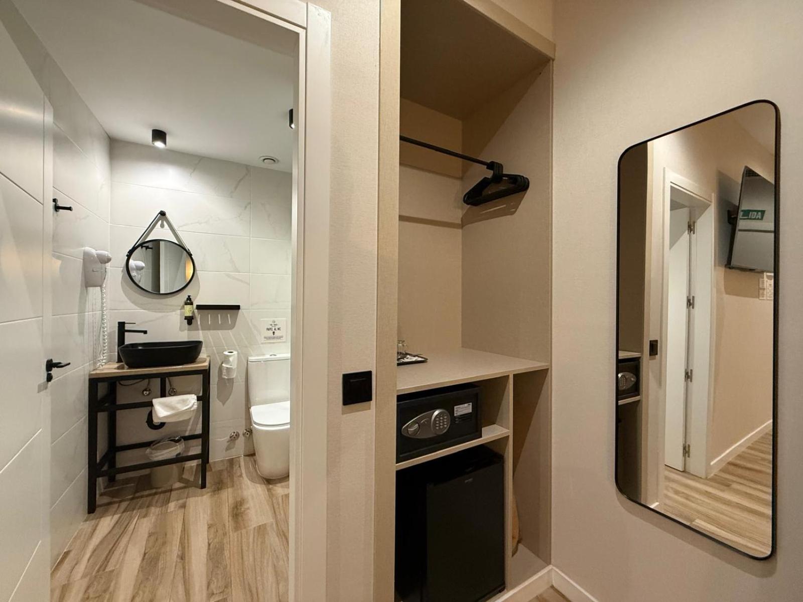 Cc Opera Suites Madrid Eksteriør billede
